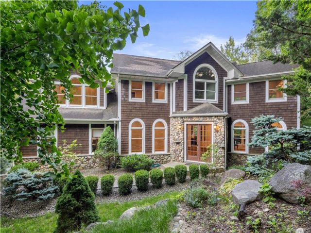 10 BR,  6.00 BTH &nbsp;Contemporary style home in Haverstraw