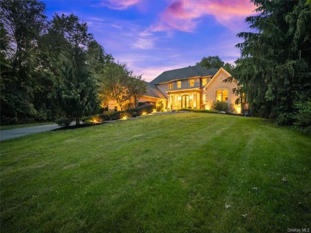  4 BR,  5.00 BTH &nbsp;Colonial style home in Wappinger
