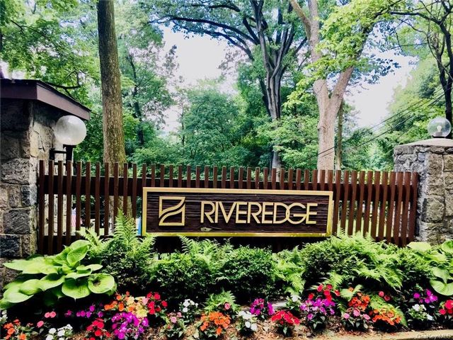  1 BR,  1.00 BTH &nbsp;Mid-rise style home in Yonkers