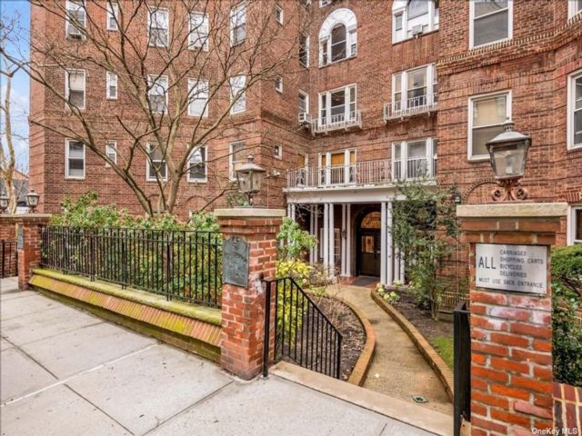  2 BR,  1.00 BTH &nbsp;Other style home in Kew Gardens