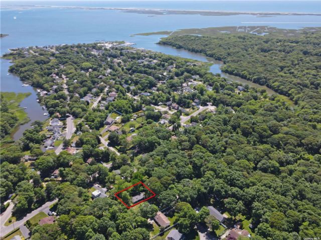  3 BR,  1.00 BTH &nbsp;Ranch style home in Mastic Beach
