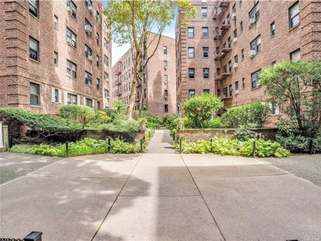  2 BR,  1.00 BTH &nbsp;Other style home in Kew Gardens