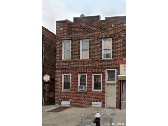  4 BR,  5.00 BTH &nbsp;Two story style home in Canarsie