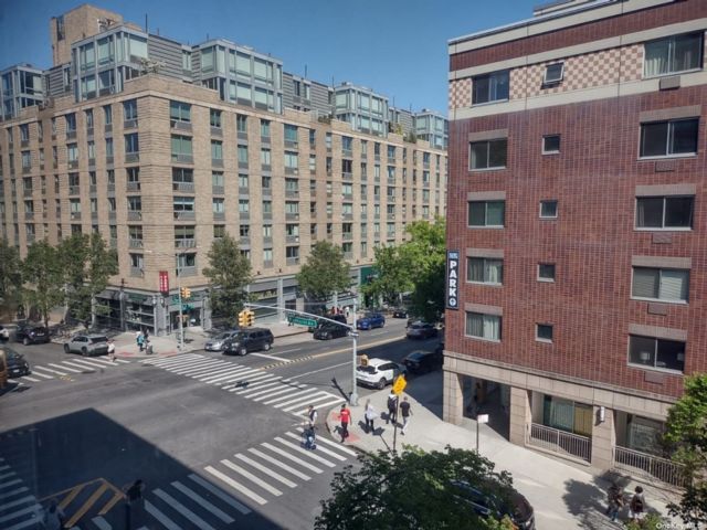  1 BR,  1.00 BTH &nbsp;High rise style home in New York