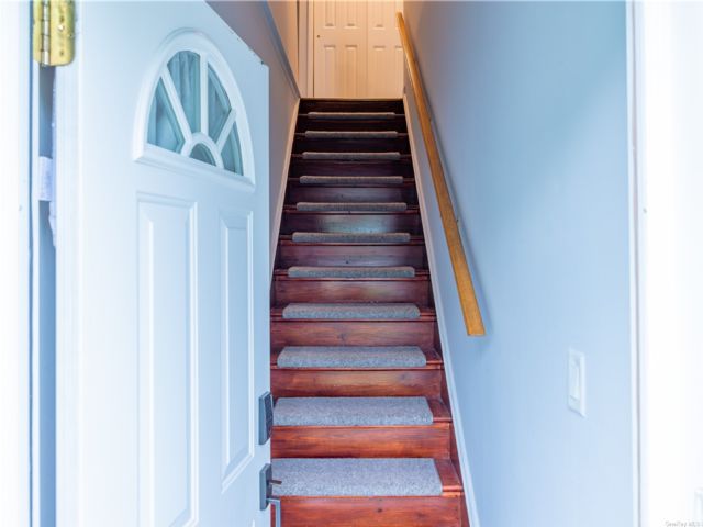  1 BR,  1.00 BTH &nbsp;Other style home in Oyster Bay