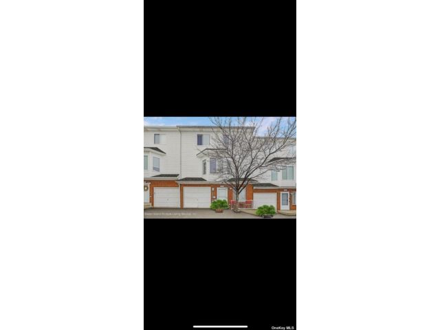  4 BR,  3.00 BTH &nbsp;Townhouse style home in Eltingville