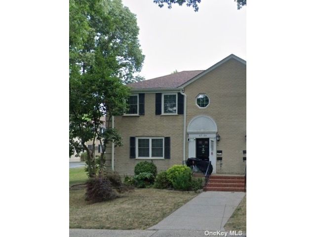  1 BR,  1.00 BTH &nbsp;Garden apartmen style home in Bayside