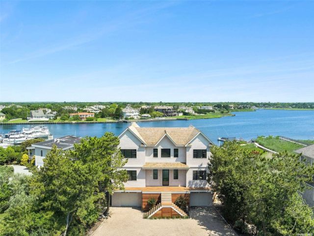  5 BR,  6.00 BTH &nbsp;Colonial style home in Westhampton Beach