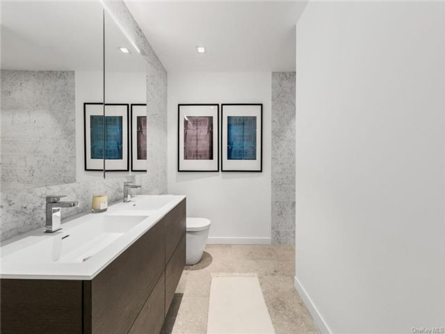  1 BR,  2.00 BTH &nbsp;House style home in New York (manhattan)