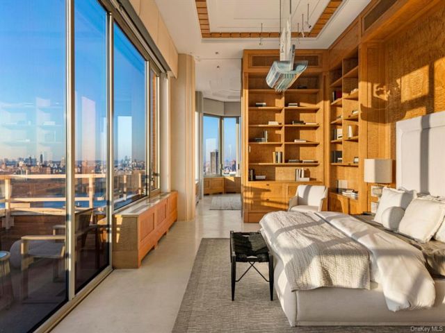  5 BR,  5.00 BTH &nbsp;House style home in New York (manhattan)