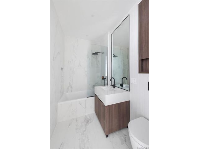  2 BR,  1.00 BTH &nbsp;Condo style home in Bushwick