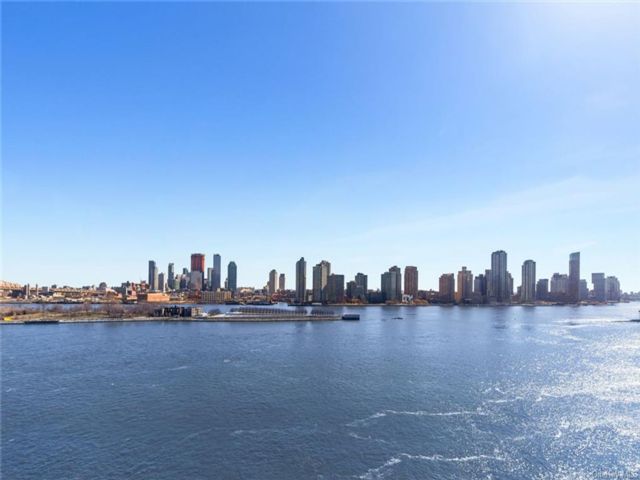  2 BR,  2.00 BTH &nbsp;House style home in New York