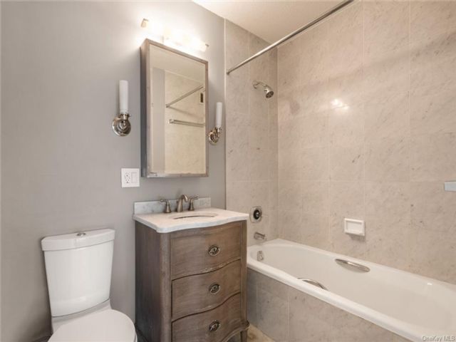  2 BR,  1.00 BTH &nbsp;House style home in New York (manhattan)