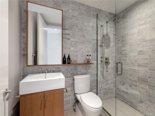  2 BR,  3.00 BTH &nbsp;House style home in Cobble Hill