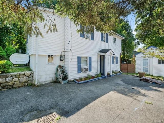  2 BR,  1.00 BTH &nbsp;Colonial style home in Kent