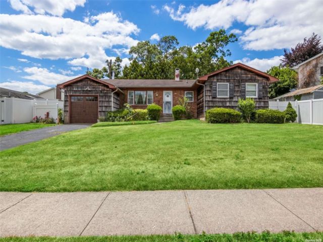  4 BR,  2.00 BTH &nbsp;Ranch style home in Sayville