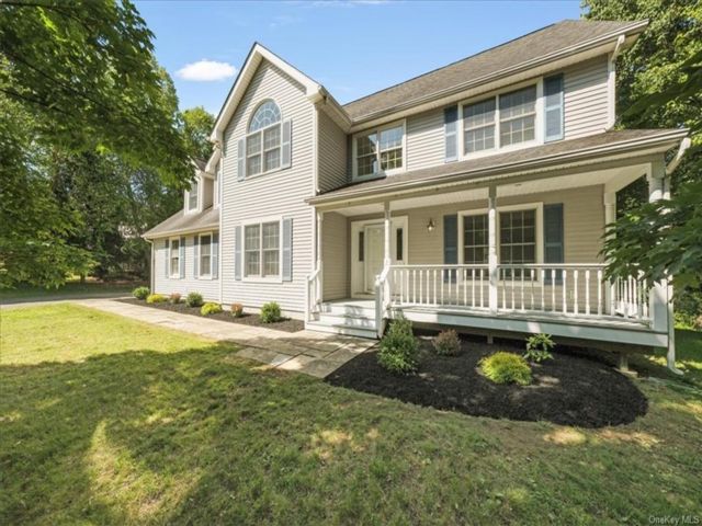  4 BR,  4.00 BTH &nbsp;Colonial style home in Ossining