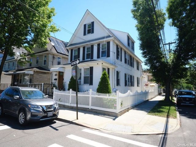  6 BR,  3.00 BTH &nbsp;Other style home in 