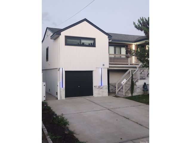  3 BR,  2.00 BTH &nbsp;Hi ranch style home in Hempstead