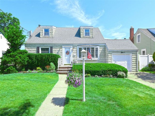  4 BR,  2.00 BTH &nbsp;Exp cape style home in Massapequa
