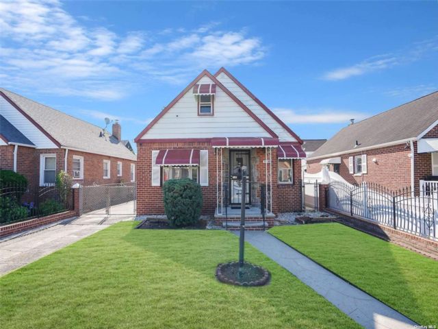  4 BR,  1.00 BTH &nbsp;Cape cod style home in Cambria Heights