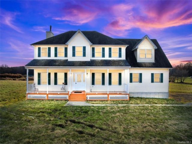  4 BR,  2.00 BTH &nbsp;Colonial style home in Goshen