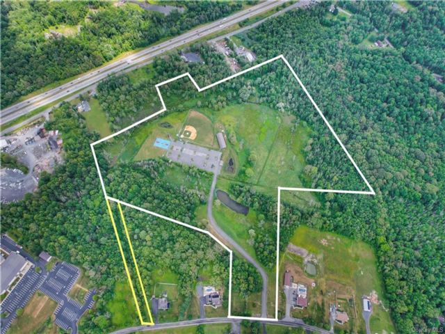 Lot <b>Size:</b>  &nbsp;House style home in Middletown