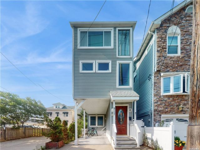  3 BR,  2.00 BTH &nbsp;Other style home in Long Beach