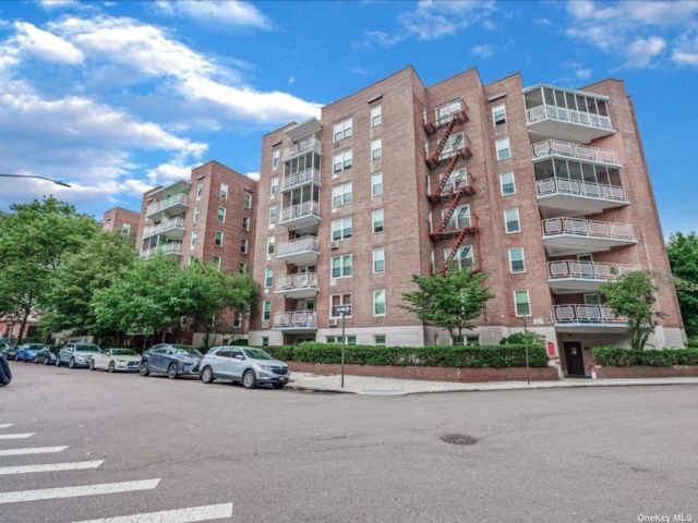  1 BR,  1.00 BTH &nbsp;Other style home in Rego Park