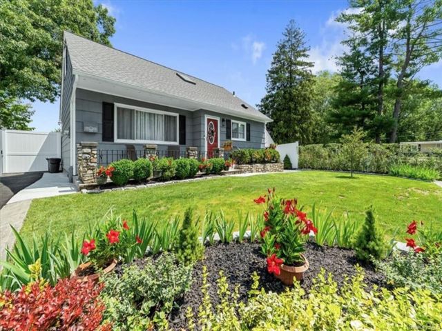  3 BR,  2.00 BTH &nbsp;Cape cod style home in Peekskill