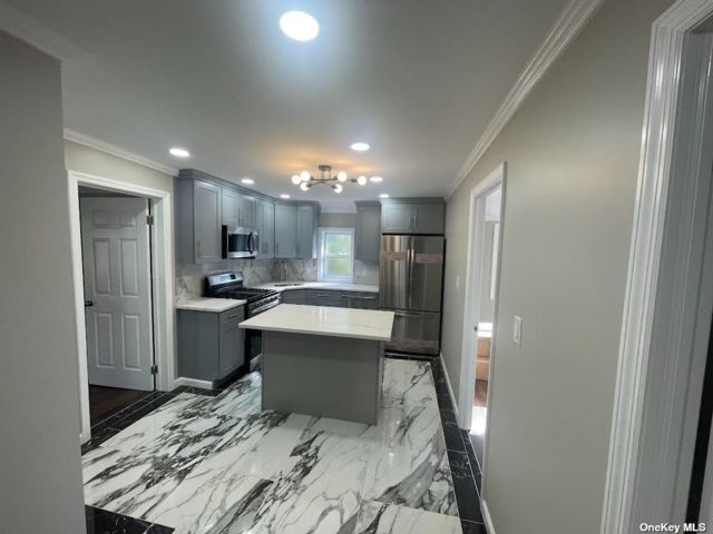  6 BR,  3.00 BTH &nbsp;Two story style home in Cambria Heights