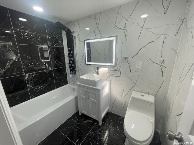 [PHOTO]