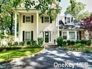  5 BR,  3.00 BTH &nbsp;Colonial style home in Centereach