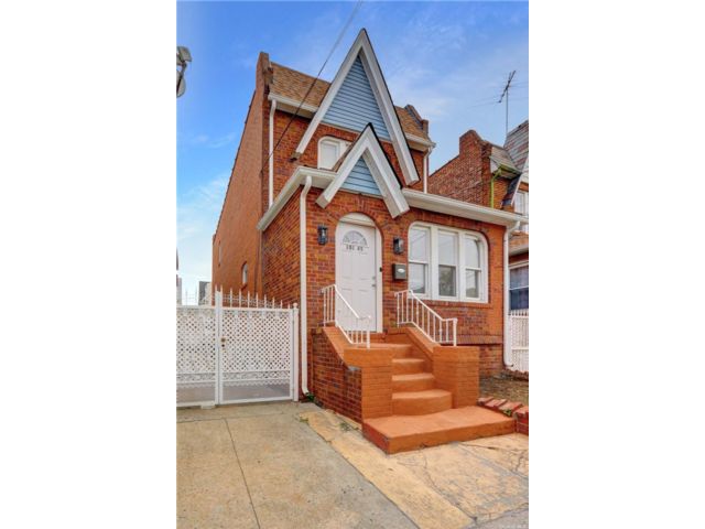  4 BR,  2.00 BTH &nbsp;Colonial style home in Richmond Hill South