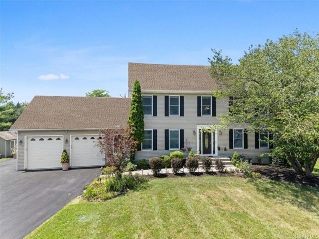  4 BR,  4.00 BTH &nbsp;Colonial style home in Hamptonburgh