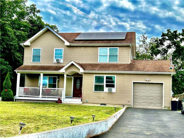  5 BR,  3.00 BTH &nbsp;Colonial style home in Wyandanch