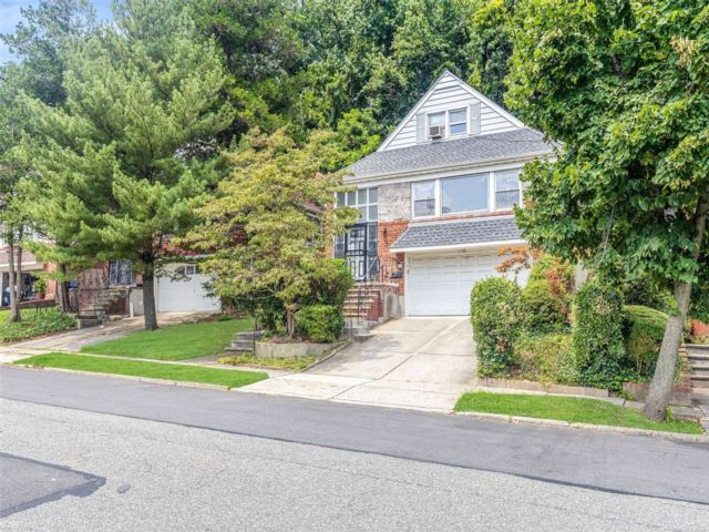  4 BR,  2.00 BTH &nbsp;Split level style home in New York