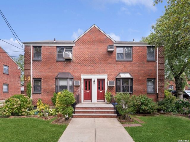  1 BR,  1.00 BTH &nbsp;Garden style home in Whitestone