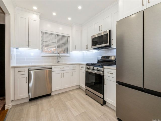  3 BR,  3.00 BTH &nbsp;Two story style home in East New York