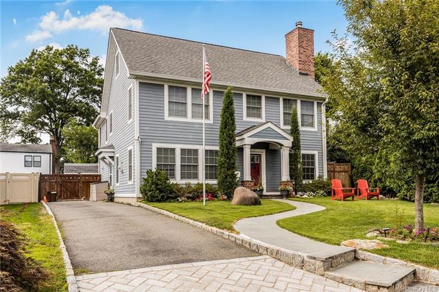  4 BR,  3.00 BTH &nbsp;Colonial style home in Eastchester