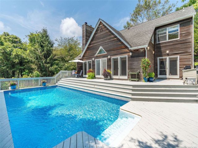  3 BR,  3.00 BTH &nbsp;Contemporary style home in Jamesport