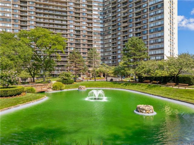  2 BR,  2.00 BTH &nbsp;Condo style home in 