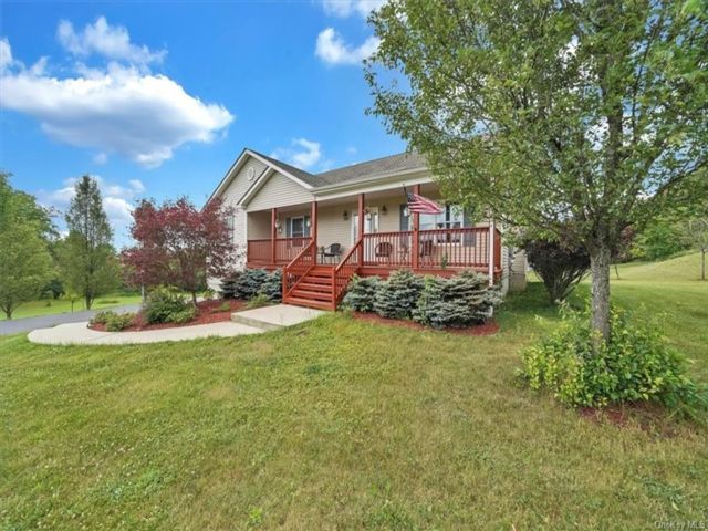  3 BR,  2.00 BTH &nbsp;Ranch style home in Greenville