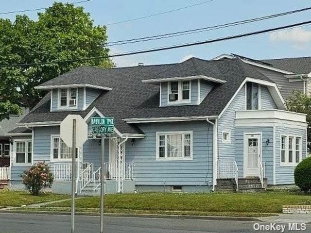  4 BR,  3.00 BTH &nbsp;Exp cape style home in Merrick