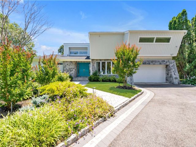  4 BR,  5.00 BTH &nbsp;Contemporary style home in Roslyn