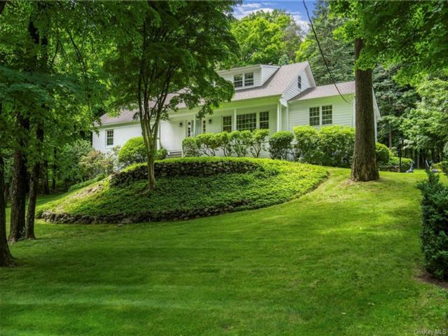  6 BR,  4.00 BTH &nbsp;Colonial style home in New Castle