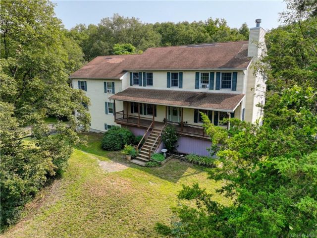  5 BR,  5.00 BTH &nbsp;Colonial style home in Esopus