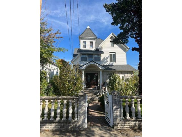  8 BR,  5.00 BTH &nbsp;Victorian style home in Richmond Hill