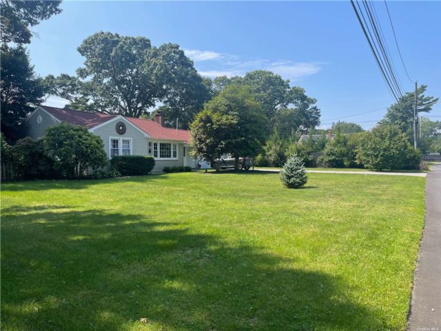  3 BR,  2.00 BTH &nbsp;Ranch style home in Sayville