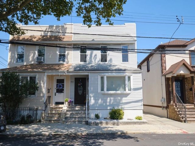  5 BR,  3.00 BTH &nbsp;House style home in 